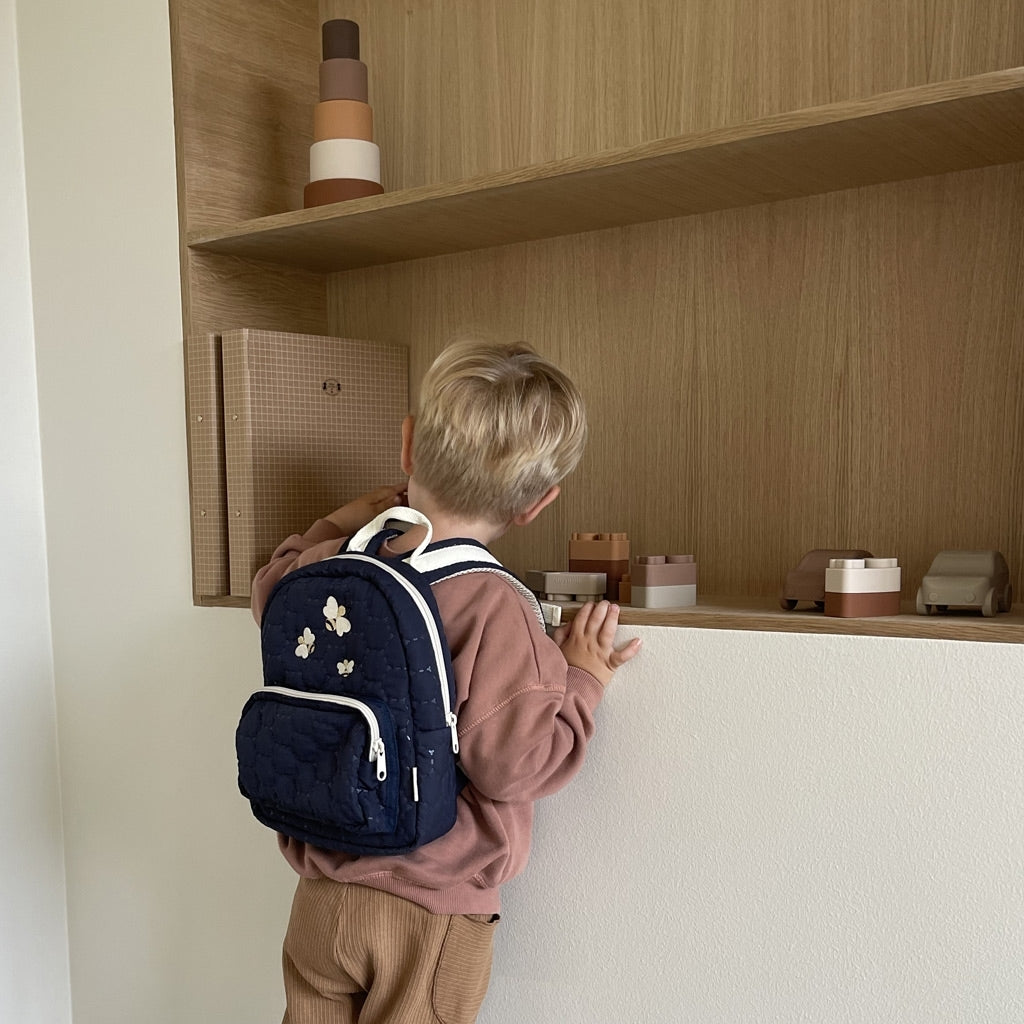 Sac à dos bébé en tissu matelassé bleu nuit - motif abeille brodées