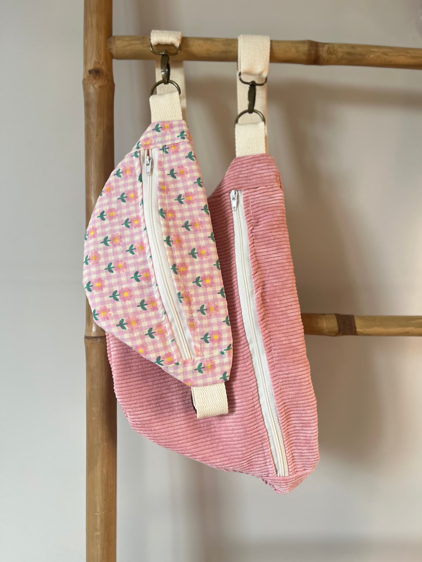 Banane fleuri rose - Taille enfant - personnalisable
