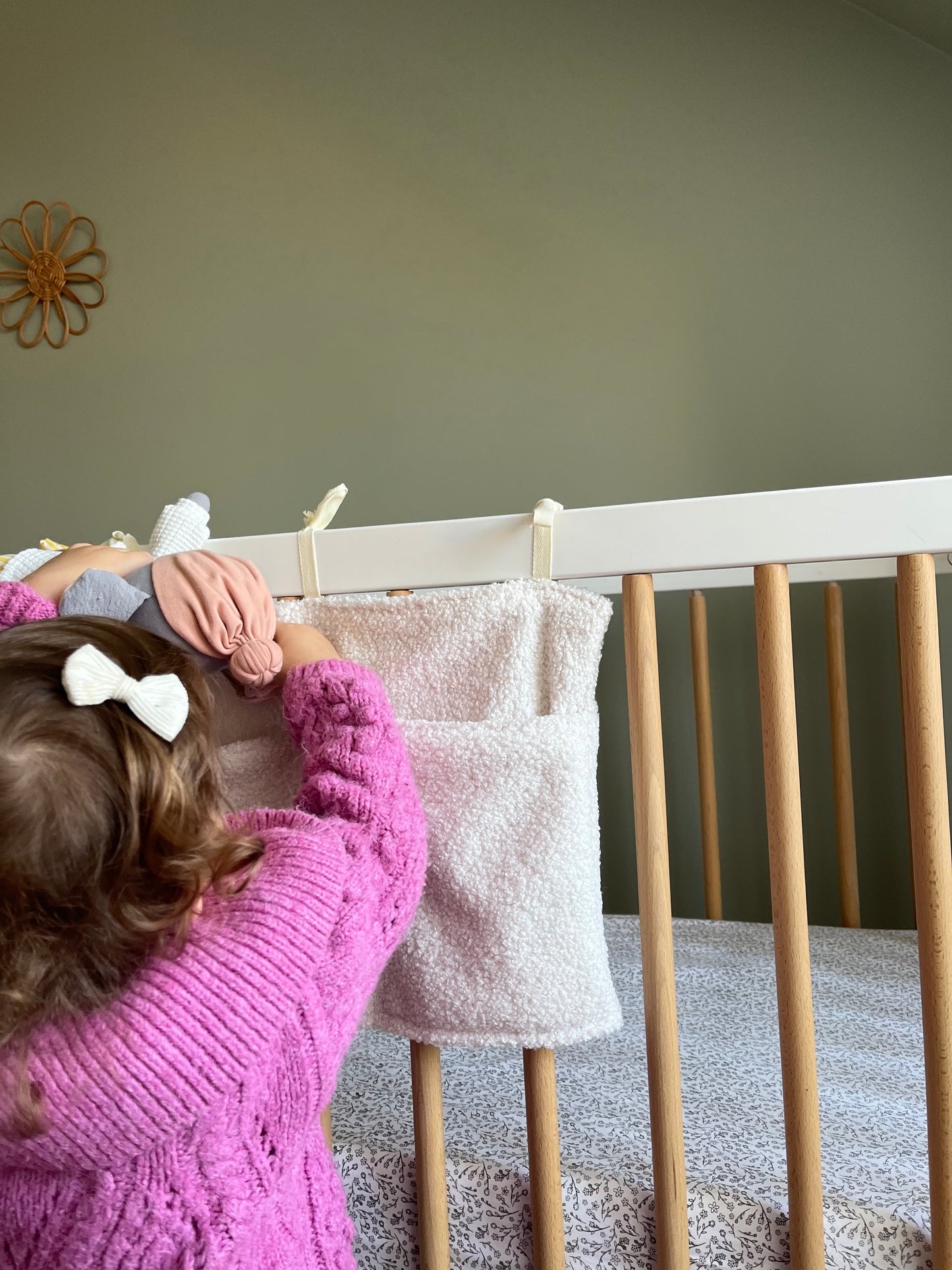 L'organisateur de lit en tissu bouclette