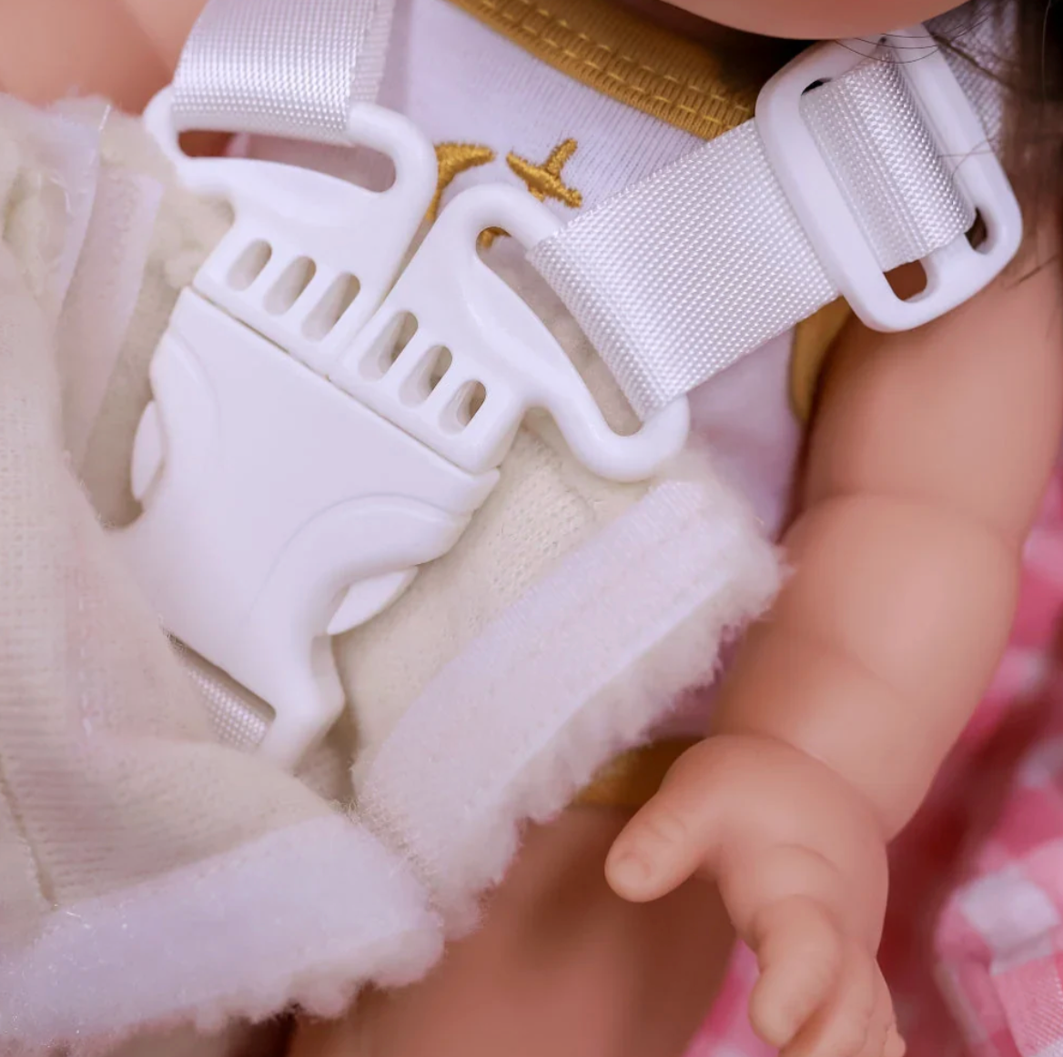 Coque vichy violet à cerise Tiny Harlow – Le cosy de poupée