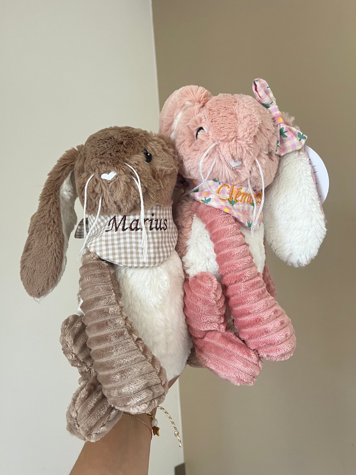 Bavoir/ bandana brodé pour doudou personnalisable