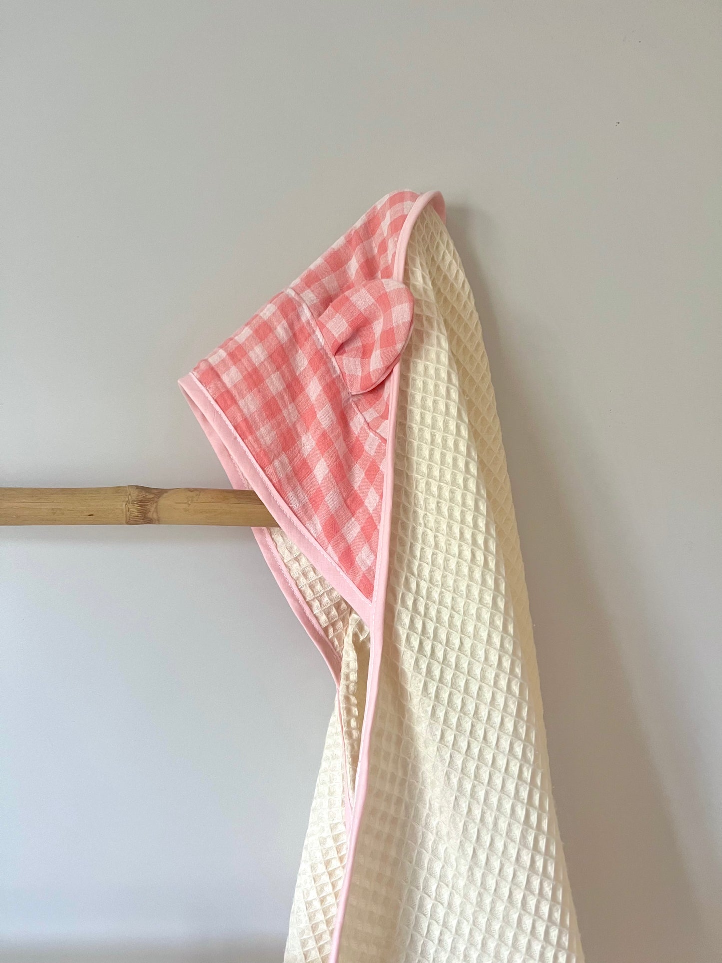 Cape de bain bébé personnalisable - Vichy rose
