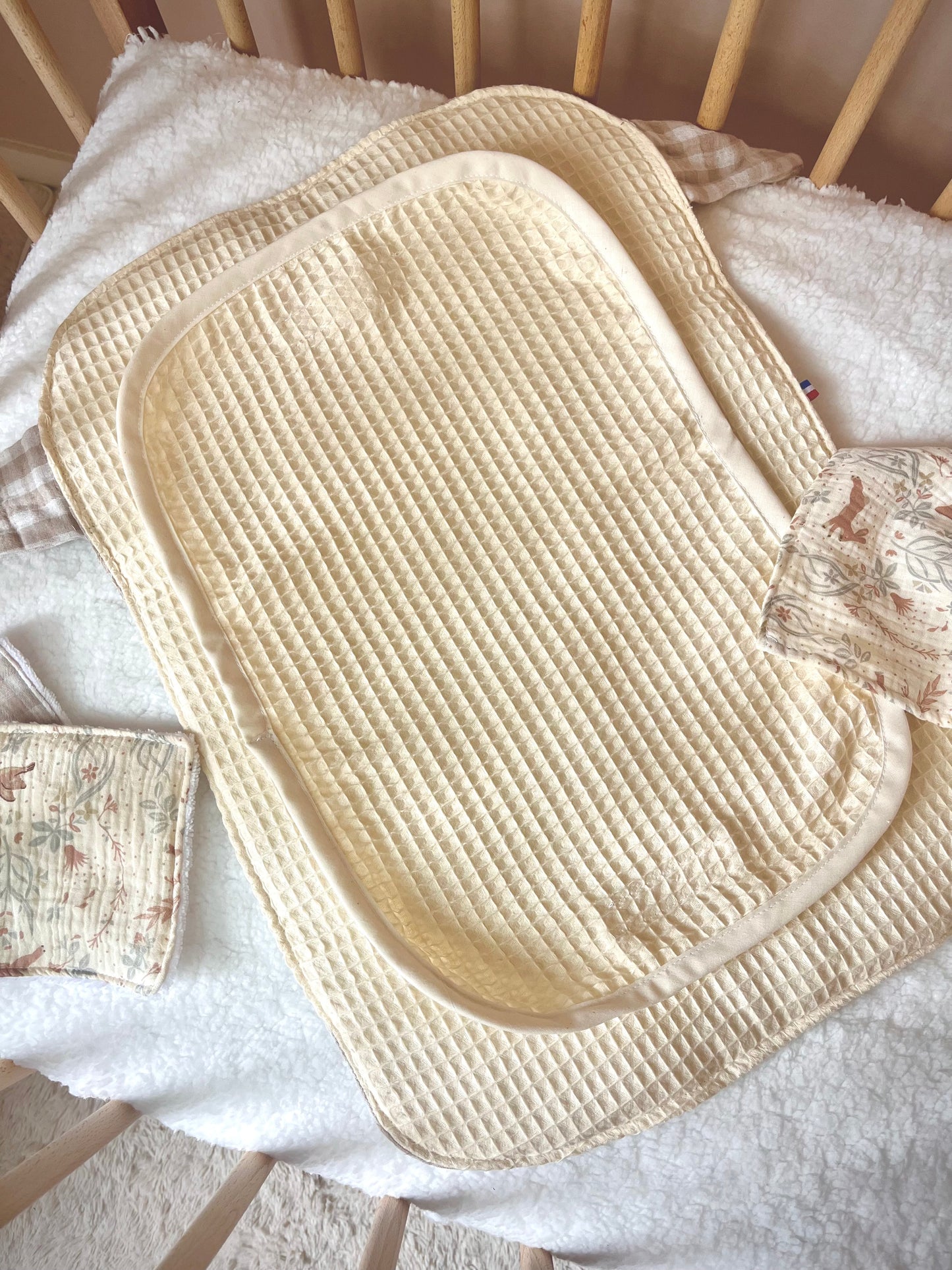 Tapis à langer nomade bébé - motif vichy beige