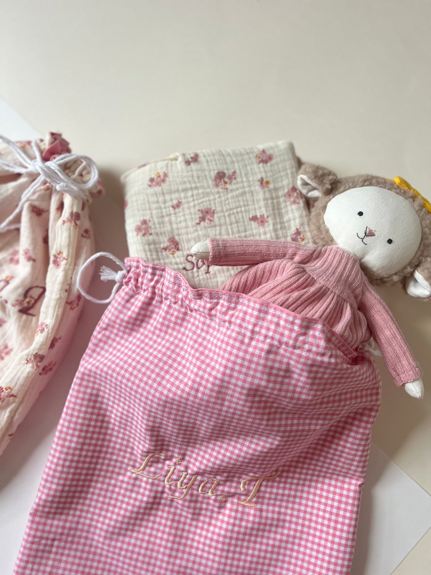 Pochon pour ranger le doudou de bébé personnalisable