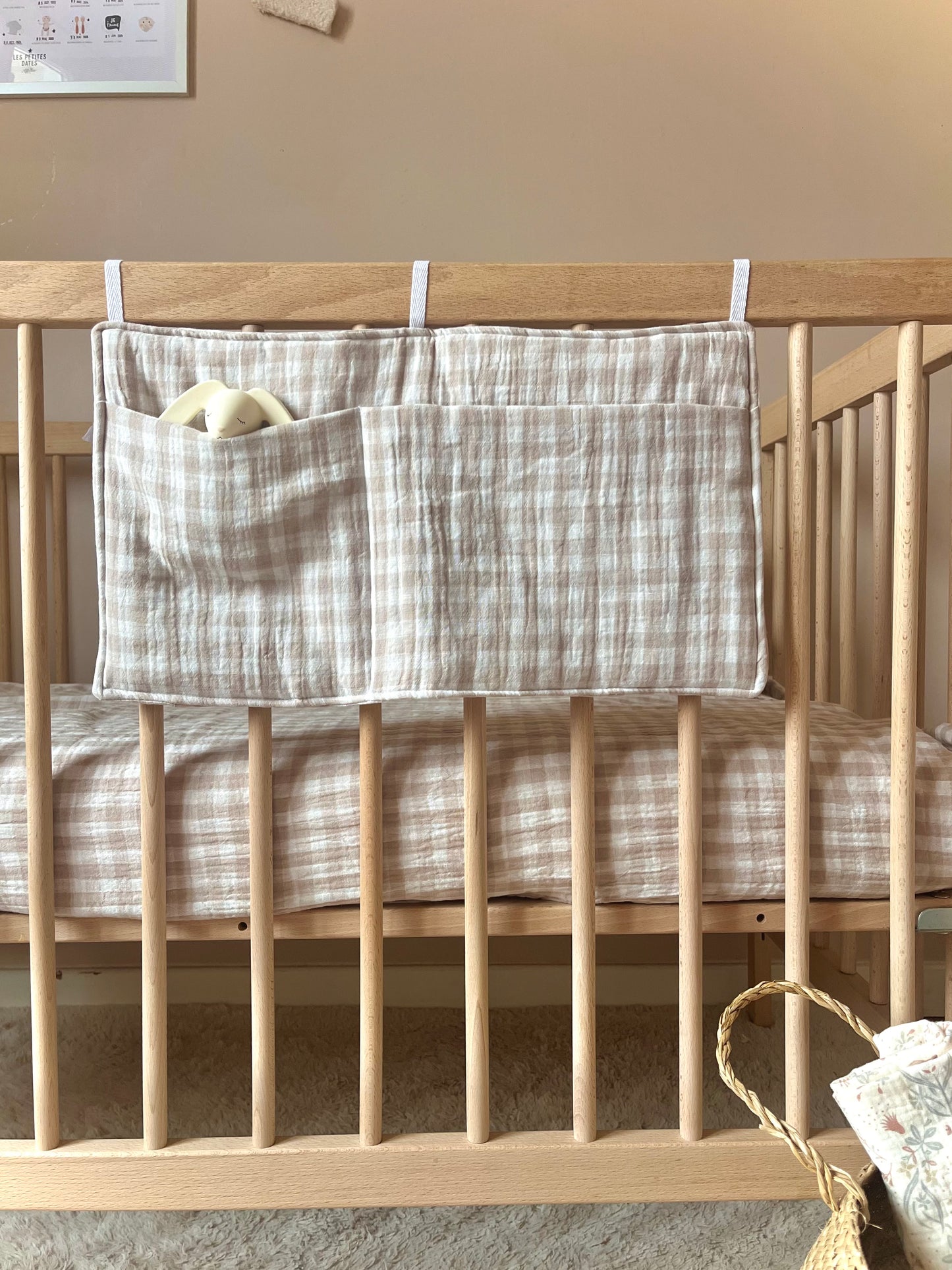 Les organisateurs de lit / range doudou vichy beige
