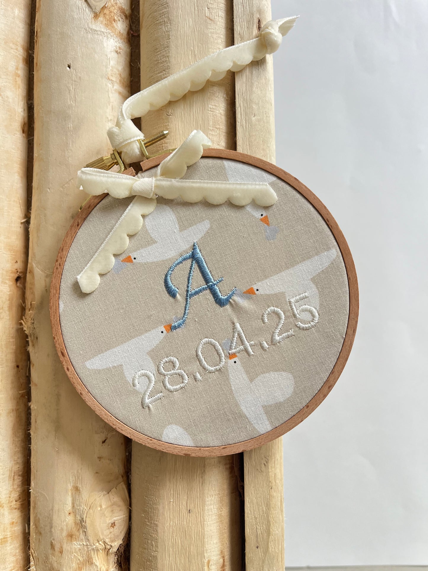Suspension petit oie - lettre + date personnalisable