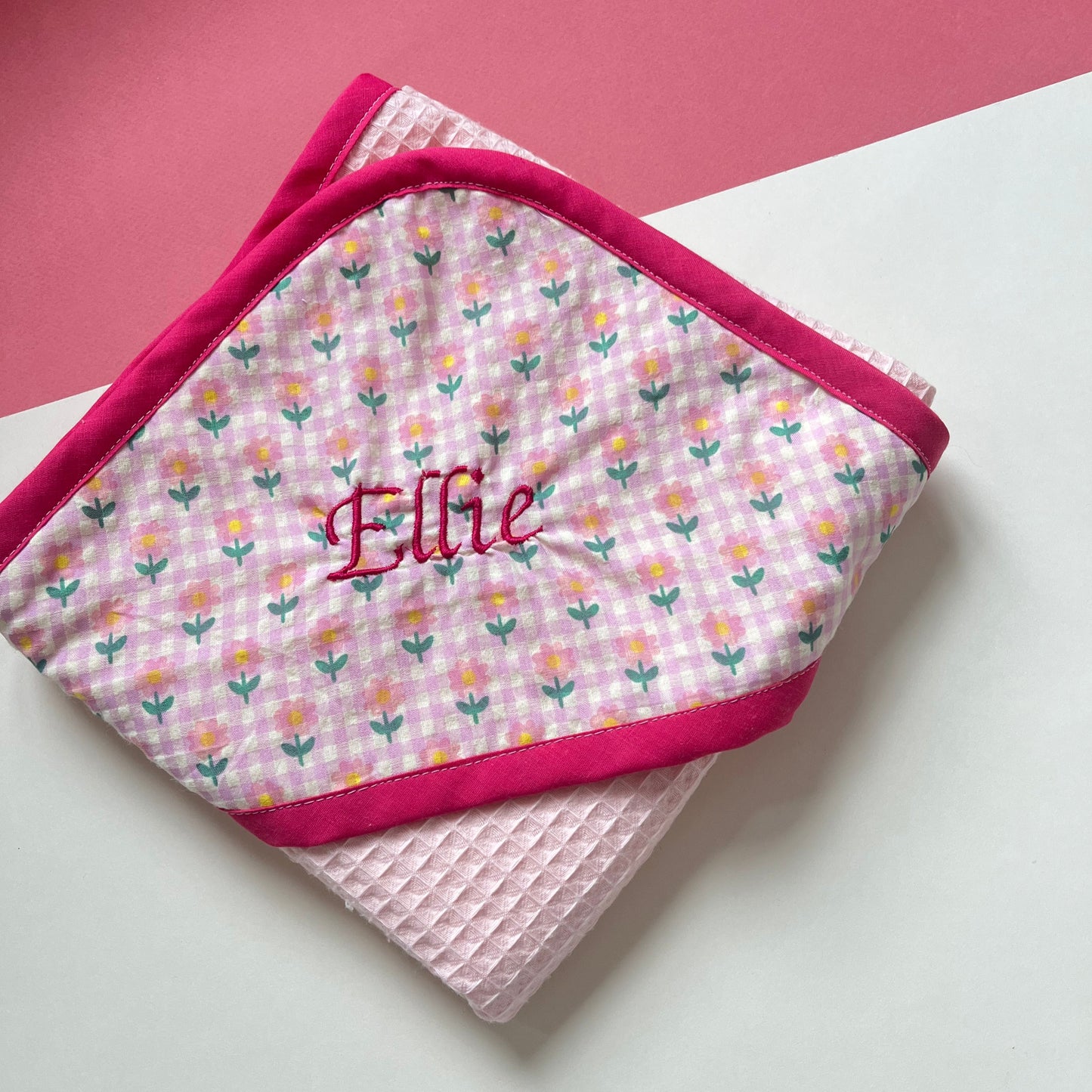 Cape de bain rose en nid d'abeille bébé et enfant personnalisable