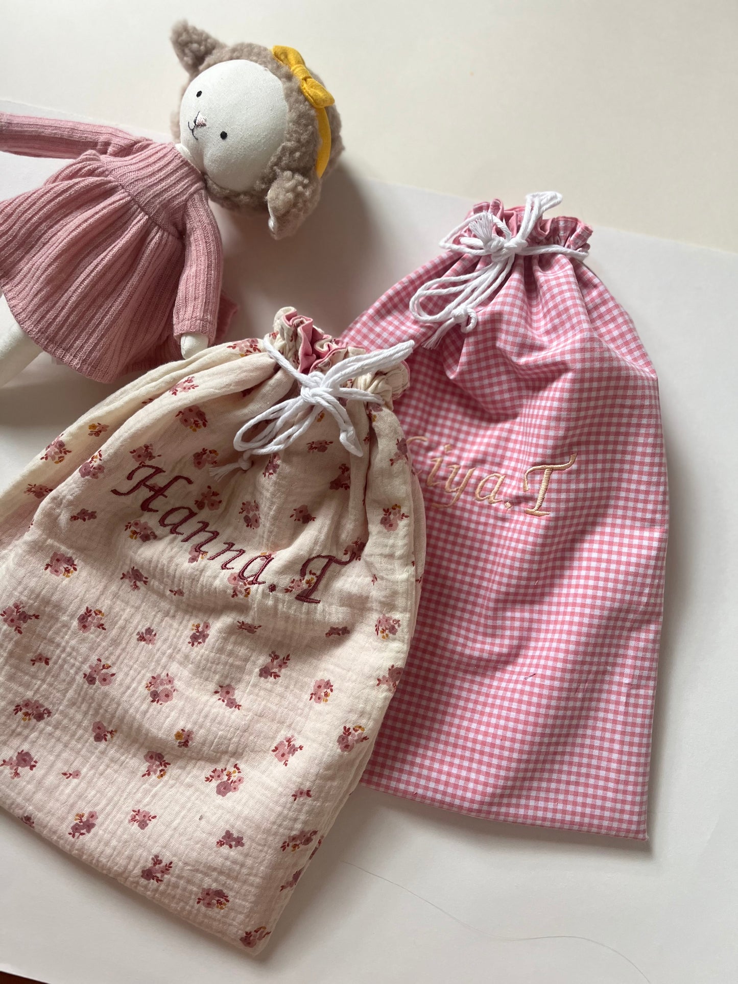 Pochon pour ranger le doudou de bébé personnalisable