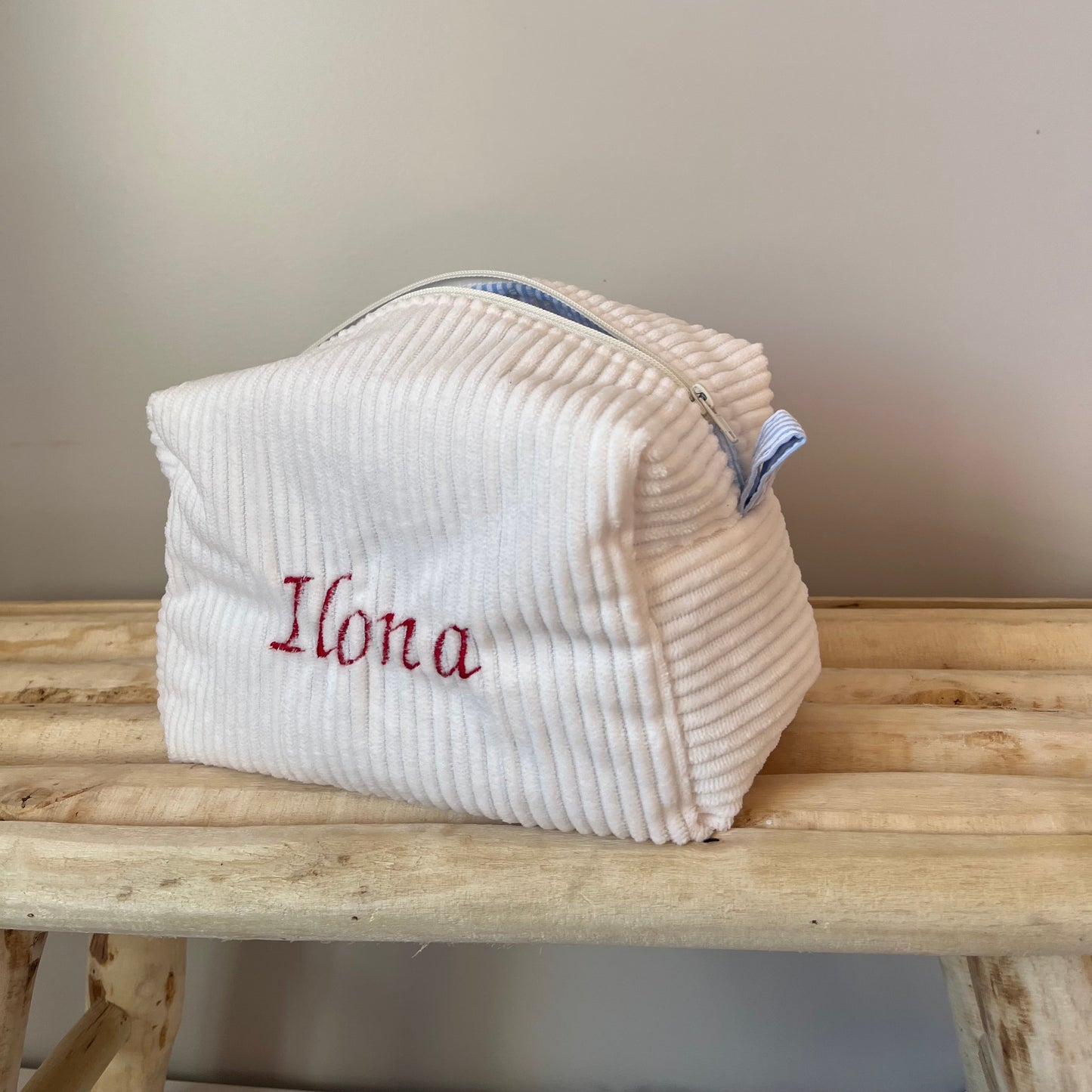 Trousses de toilette velour crème et un intérieur bleu personnalisable - Taille médium