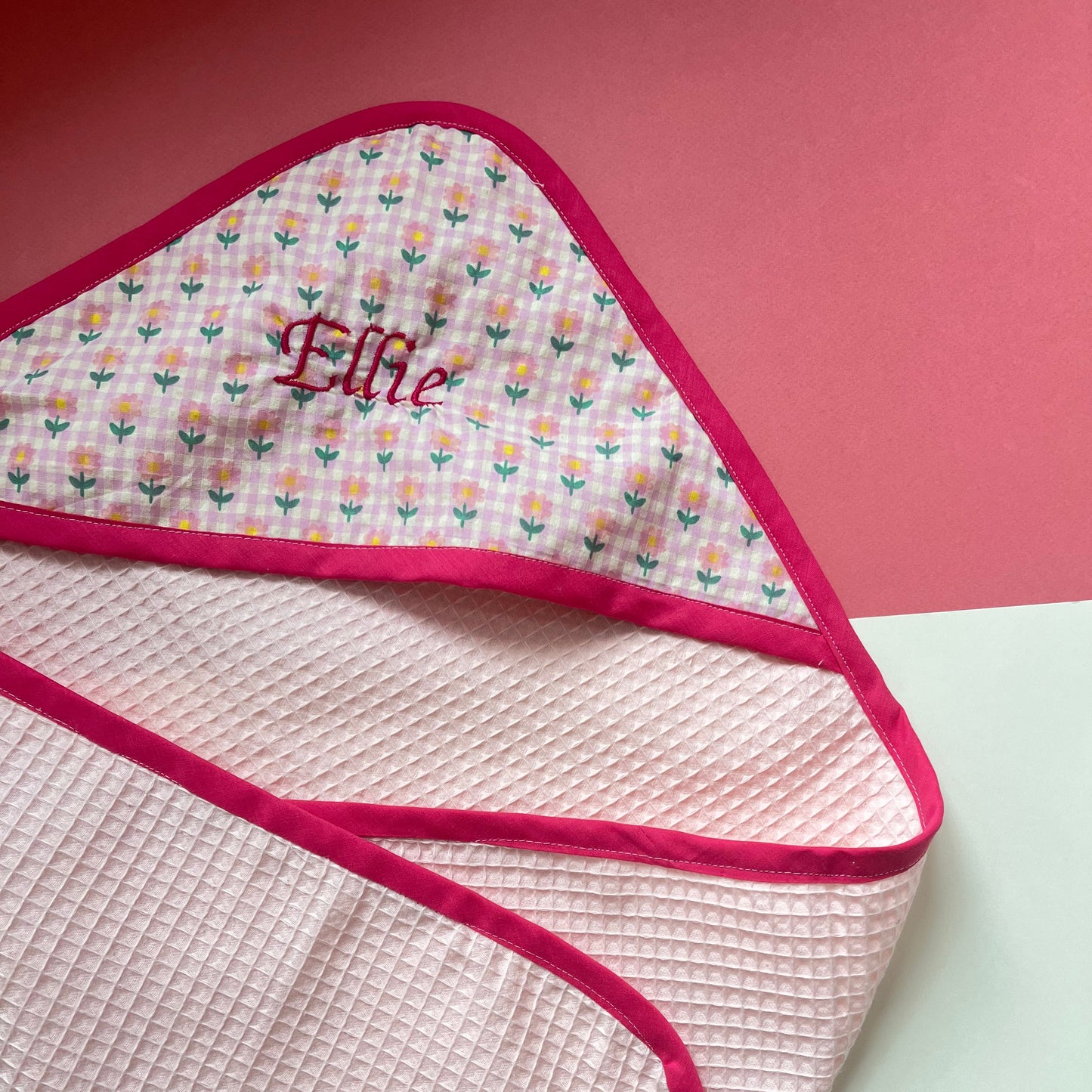 Cape de bain rose en nid d'abeille bébé et enfant personnalisable
