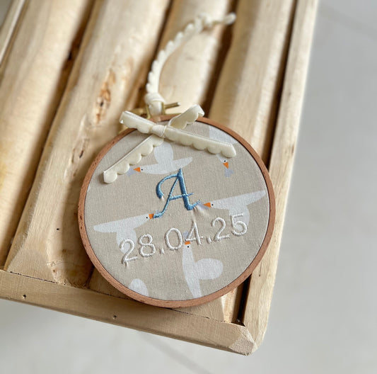 Suspension petit oie - lettre + date personnalisable