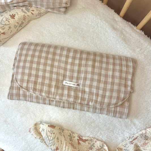 Tapis à langer nomade bébé - motif vichy beige